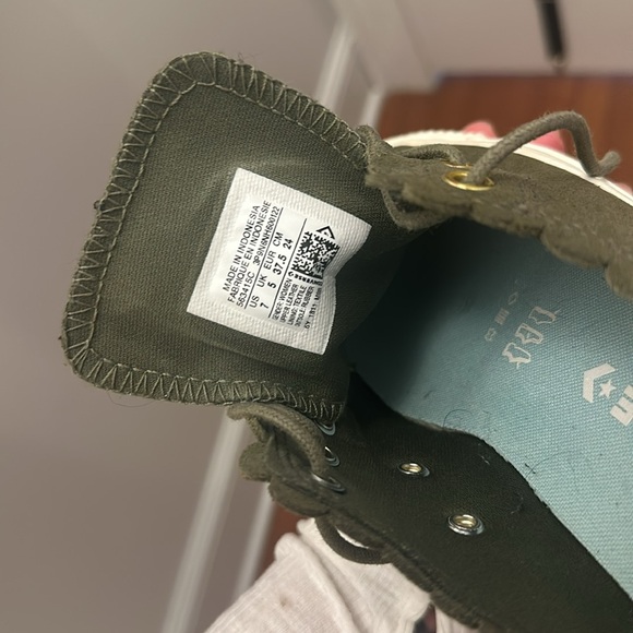 Converse Chuck Taylor All-Star Frilly Thrills Low Tops - Picture 4 of 4